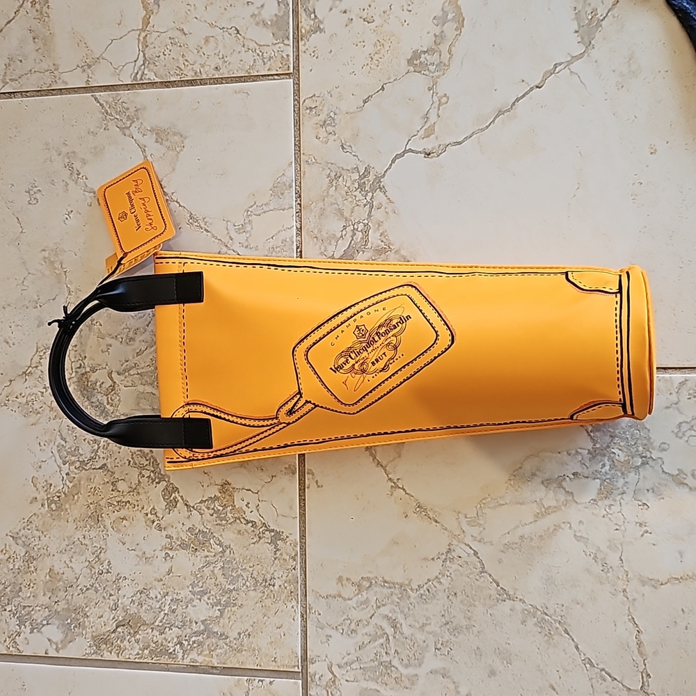 Veuve Clicquot "shopping bag," gift bag. NEW. Nylon